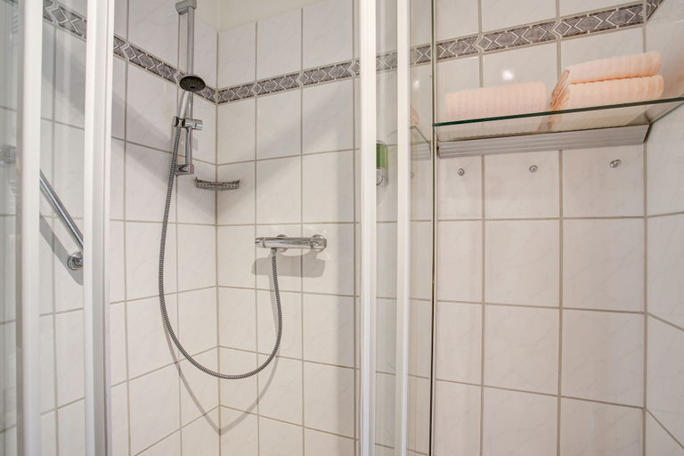 Bathroom 5, Hotel Consul, Kiel