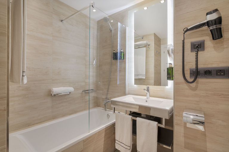 Bathroom 5, Melia Alicante, Alicante
