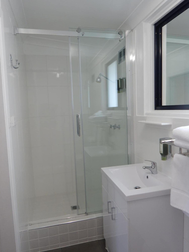 Bathroom 3, Twin Swans Motel, Inverell - Pt B