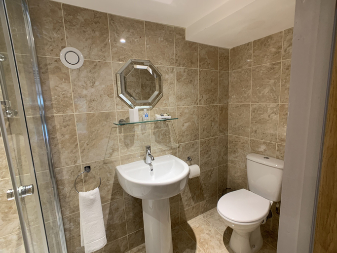 Bathroom 3, Swan House Tea Room Bed & Breakfast, Gloucestershire