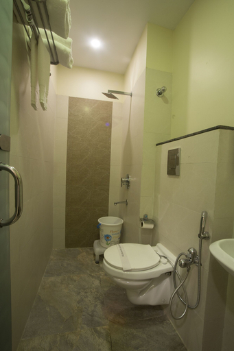 Bathroom 3, Hotel India International Sitare, Delhi