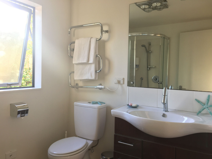 Bathroom 3, Beachlife Apartments, Christchurch