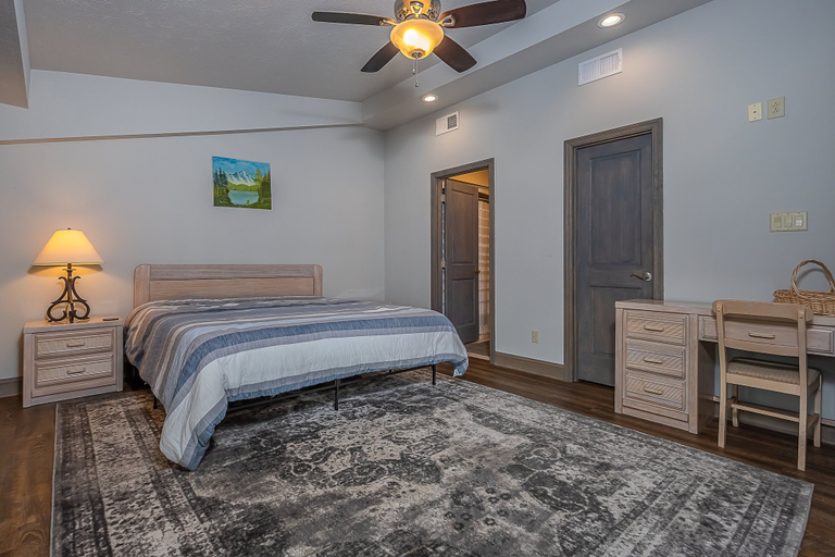 Bedroom 2, Lake's End, Garrett