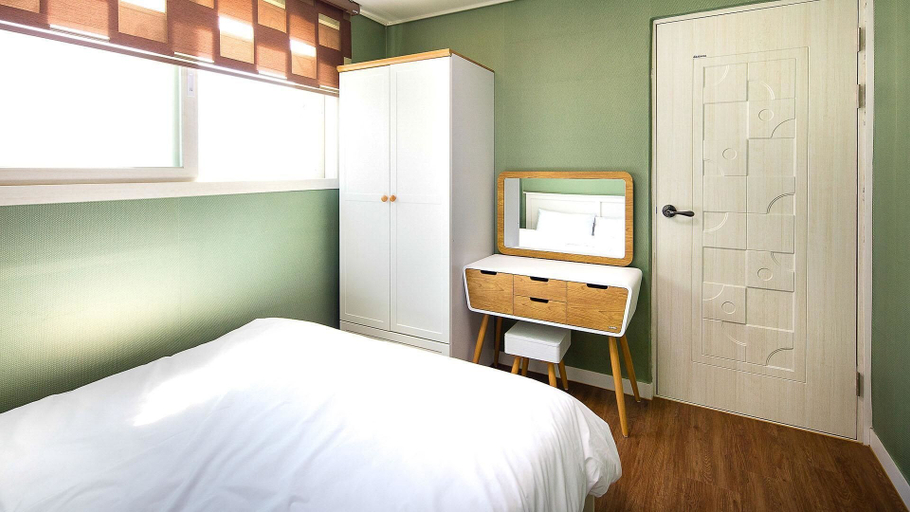 Bedroom 2, My Bom, Seogwipo