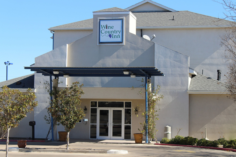 Exterior & Views 2, Wine Country Inn, Gillespie