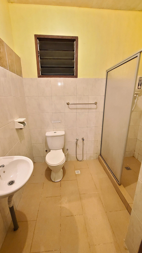Bathroom 5, Sepilok B&B, Sandakan