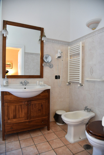 Bathroom 4, Villa Belvedere, Lucca