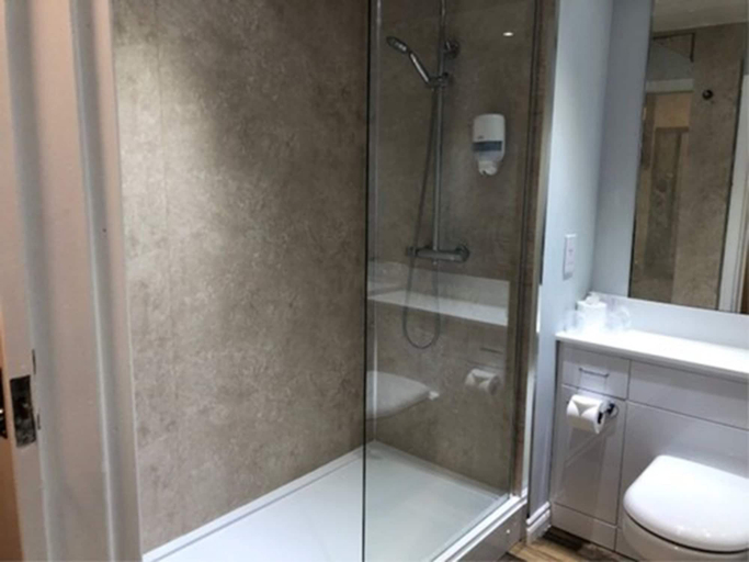 Bathroom 4, King Robert Hotel, Stirling
