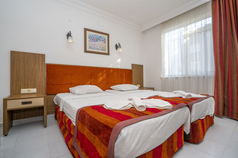 Bedroom 2, Carmen Suite Hotel, Alanya