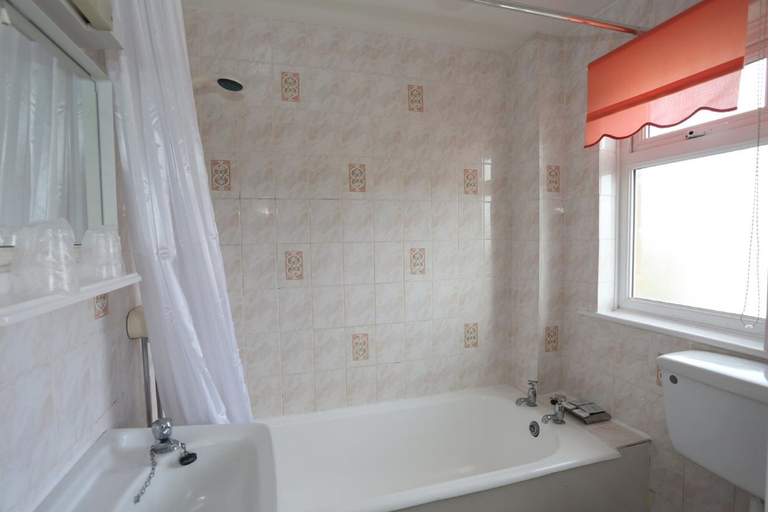 Bathroom 3, Dorset Hotel, Isle of Wight