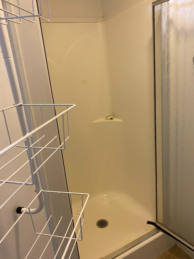 Bathroom 5, 6 Plex Rental, Kenora