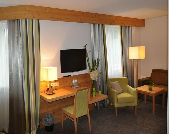 Others 5, Goldener Adler Wattens, Innsbruck Land