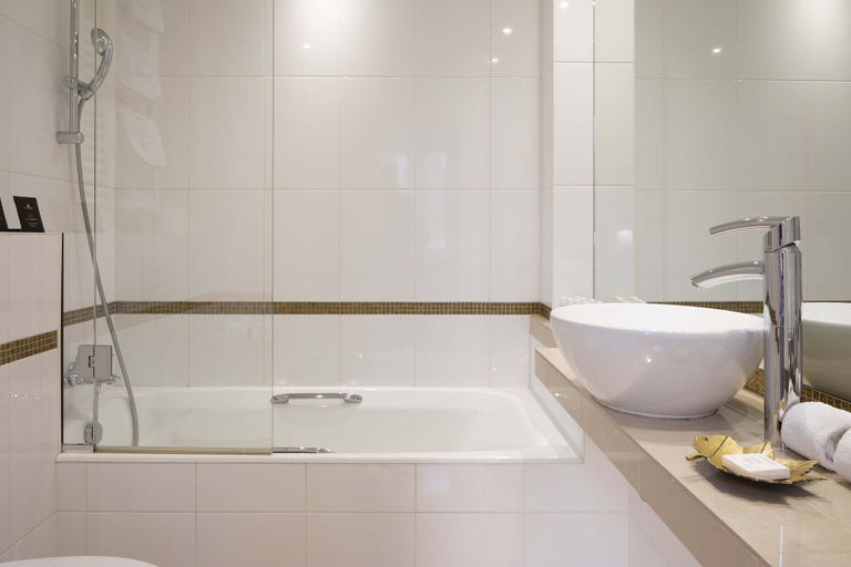 Bathroom 5, Hotel Pas De Calais, Paris