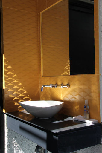 Bathroom 4, ChangoMango, La Paz