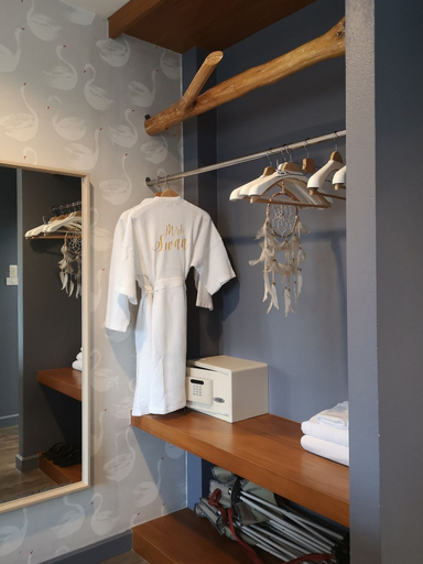 Bathroom 4, Mrs. Swan Hotel, Muang Ranong