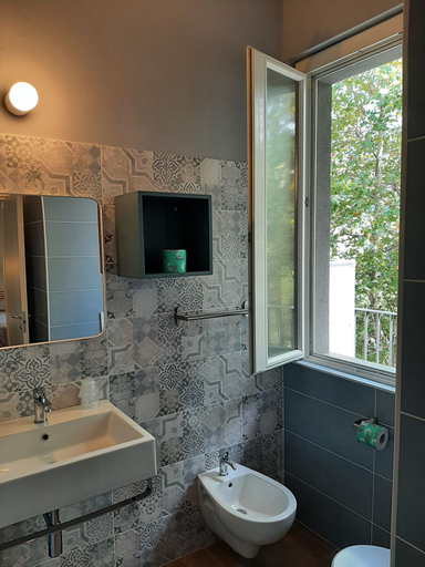 Bathroom 4, Hotel Alabama, Rimini
