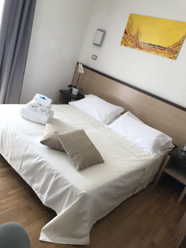 Bedroom 3, Hotel Royal, Ascoli Piceno
