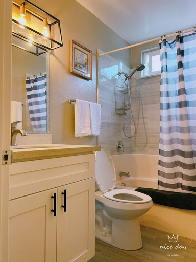 Bathroom 3, New Remodeled 17mile-Disney, Los Angeles