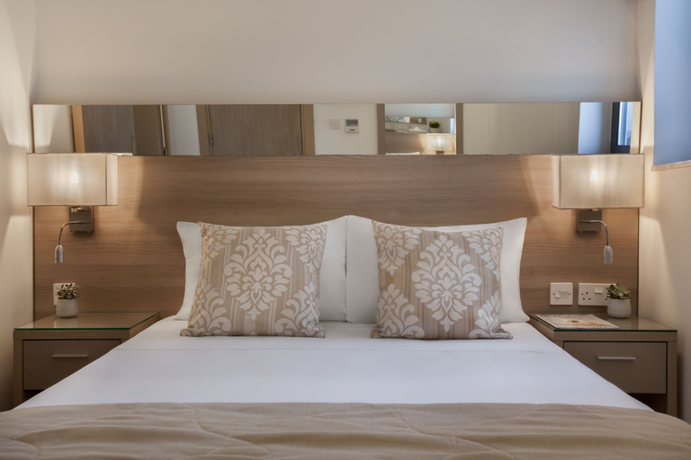 Bedroom 3, Plaza Regency Hotels
