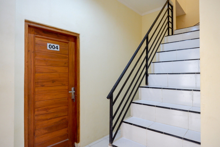 Others 5, RedDoorz near Graha Saba Buana Solo, Solo