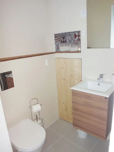 Bathroom 3, Bonita Casa no Centro de Faro by Mystay, Faro