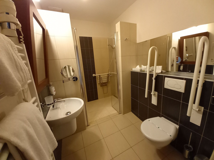 Bathroom 4, Hotel Belassi, Prievidza