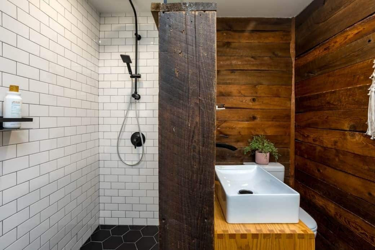 Bathroom 3, The Herwood Inn, Ulster
