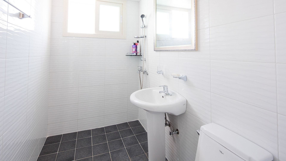 Bathroom 3, My Bom, Seogwipo