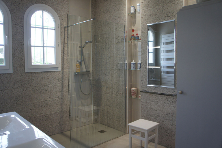 Bathroom 5, Chez Bernadou, Loire-Atlantique