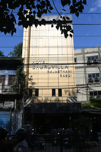 Exterior & Views