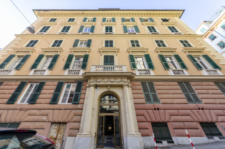 Exterior & Views 2, JOIVY Family Flat, 5 Mins to Piazza Corvetto, Genova