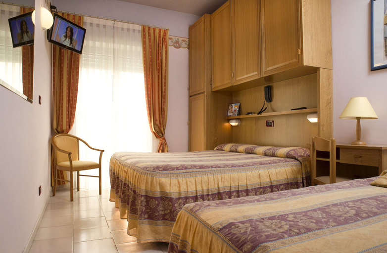Bedroom 4, Hotel Kennedy, Rimini
