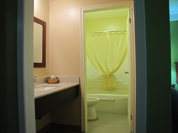 Bathroom 4, Northland Motel, Greater Sudbury