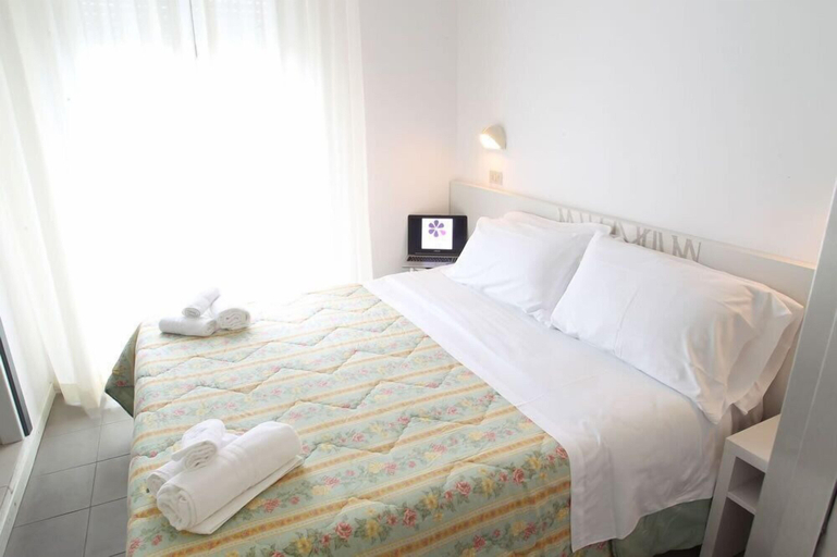 Bedroom 2, Hotel Margherita, Rimini