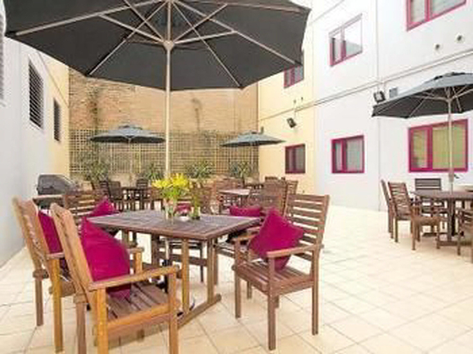 Food & Drinks, Plum Carlton Serviced Apartments, Melbourne