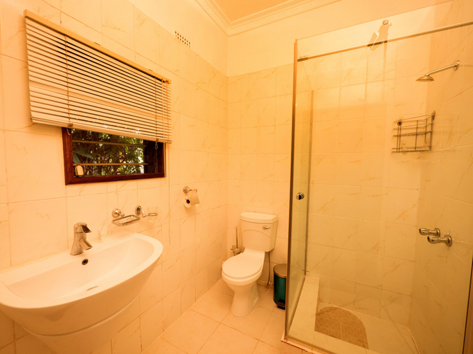 Bathroom 5, Palmwood Lodge, Lusaka