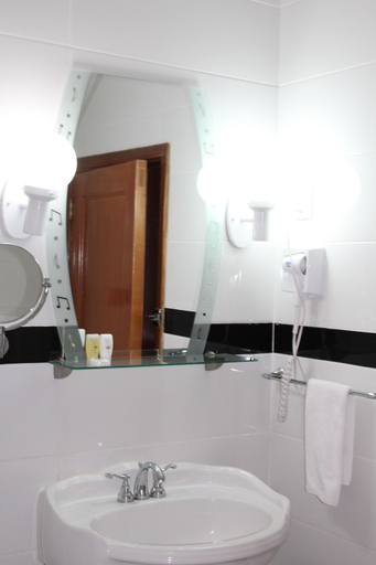 Bathroom 5, Best Western Majestic, Mexico City