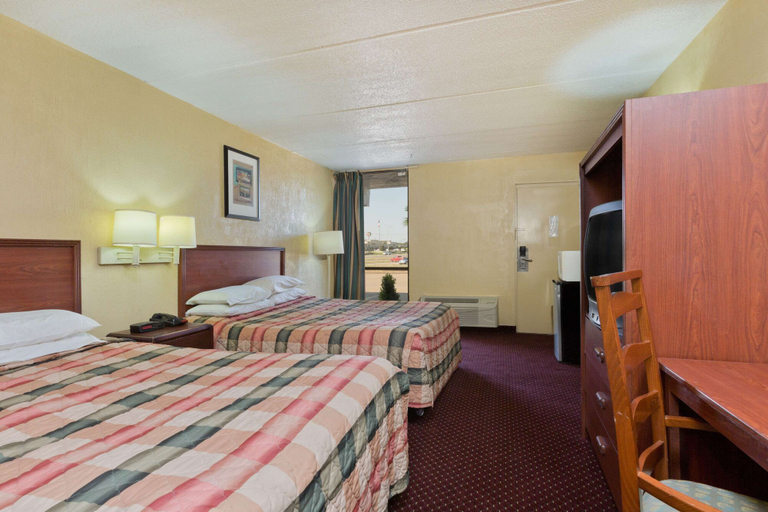 Bedroom 4, Knights Inn Brenham, Washington
