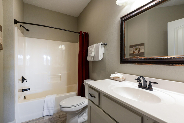 Bathroom 2, The Splendor, Stone