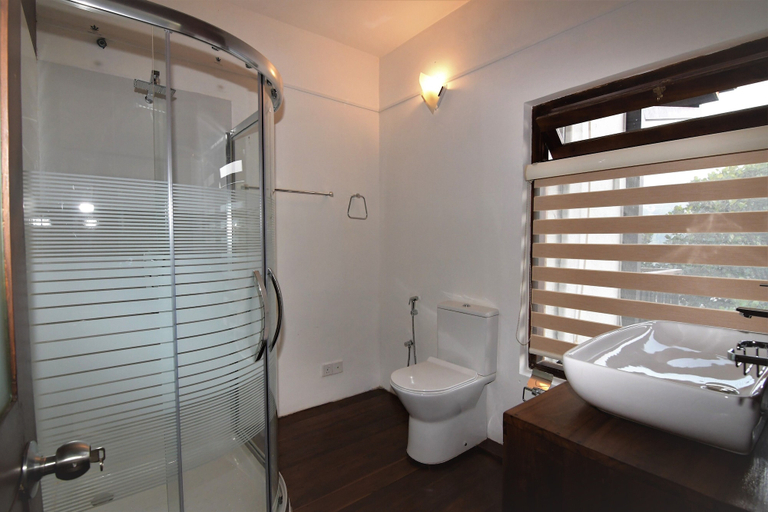 Bathroom 4, Jack Tree Lodge, K.F.G. & G. Korale