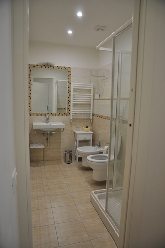 Bathroom 5, B&B Five Roma, Rome