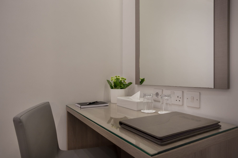 Bathroom 4, Plaza Regency Hotels