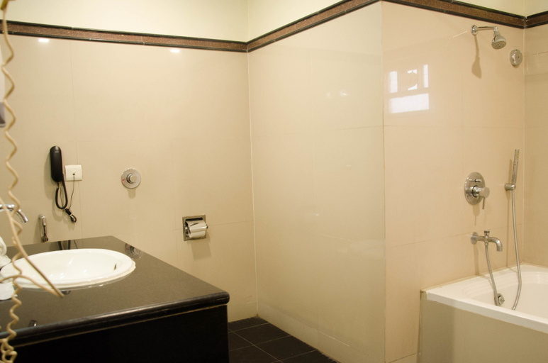 Bathroom 5, Hotel Baidyanath, Deoghar