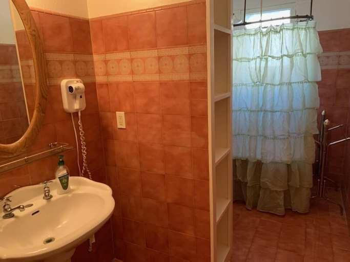 Bathroom 4, Greenway Manor, Cochise