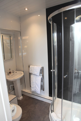 Bathroom 4, Kirkwood Guest House, Cumbria
