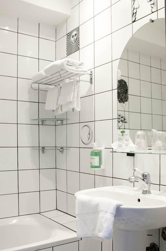 Bathroom 3, Splendid Hotel, Haute-Corse