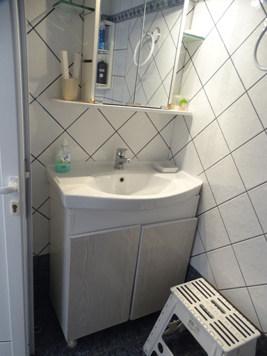 Bathroom 5, Artemis GreenHill, Attica