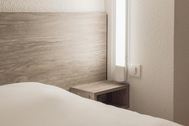Bedroom 2, Premiere Classe Saintes, Charente-Maritime