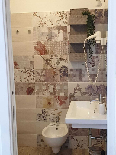 Bathroom 3, Il Mare di Roma, Rome
