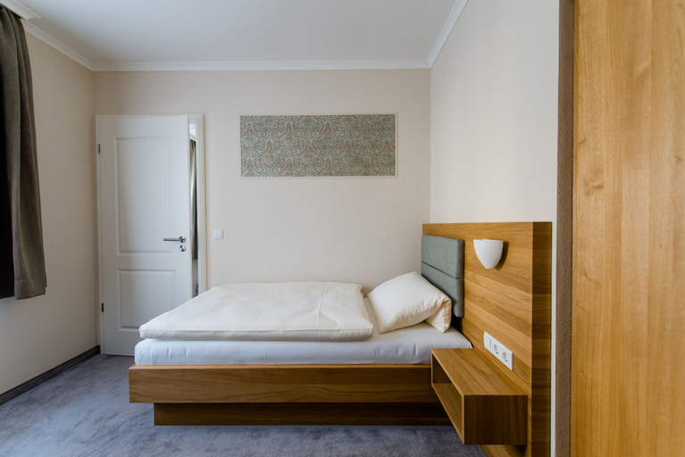 Bedroom 3, Gasthaus Sindel-Buckel Herrenhaus, Ansbach